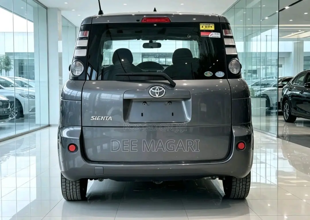 Toyota Sienta 2007 Silver