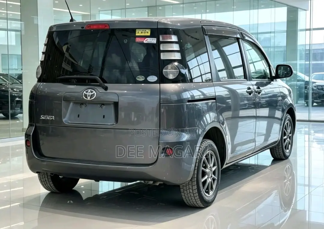 Toyota Sienta 2007 Silver