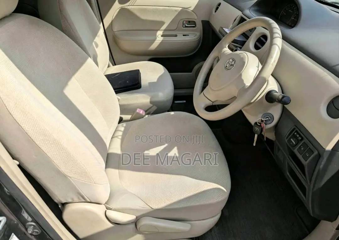 Toyota Sienta 2007 Silver