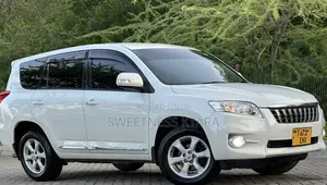 Toyota Vanguard 2011 White