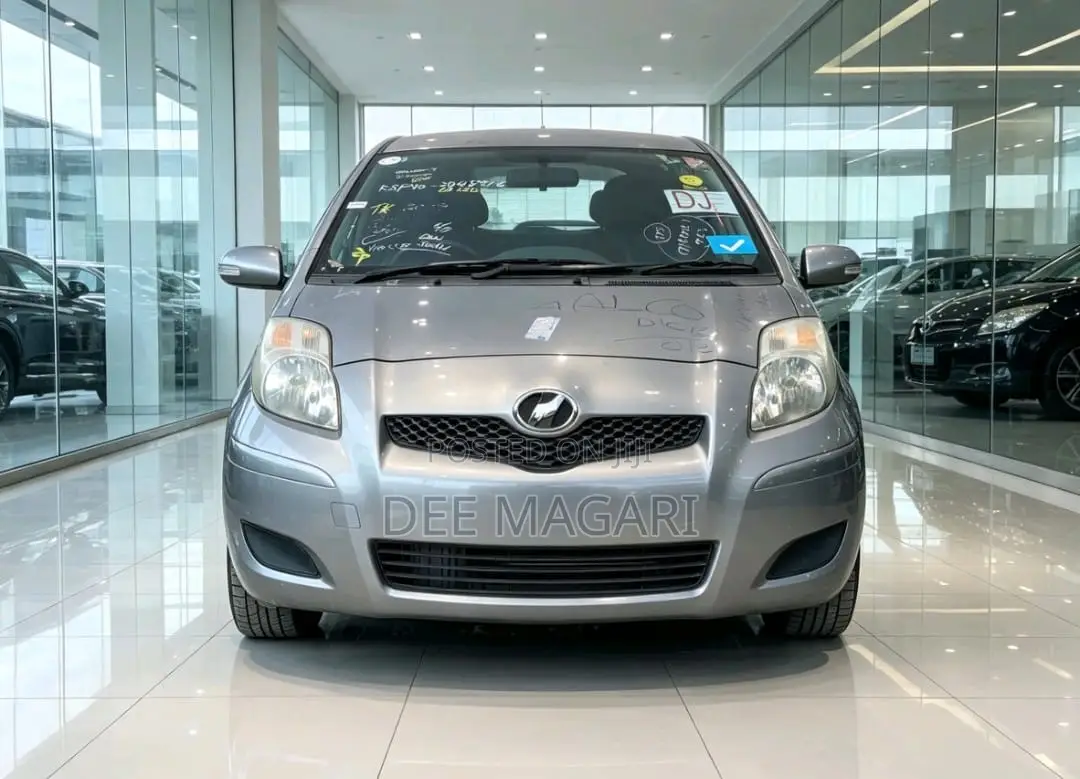 Toyota Vitz 2009 Gray