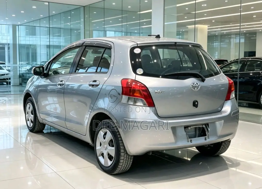 Toyota Vitz 2009 Gray