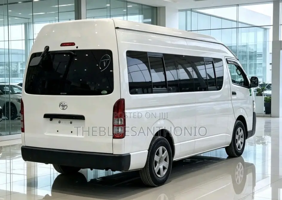 Toyota HiAce 2013 White
