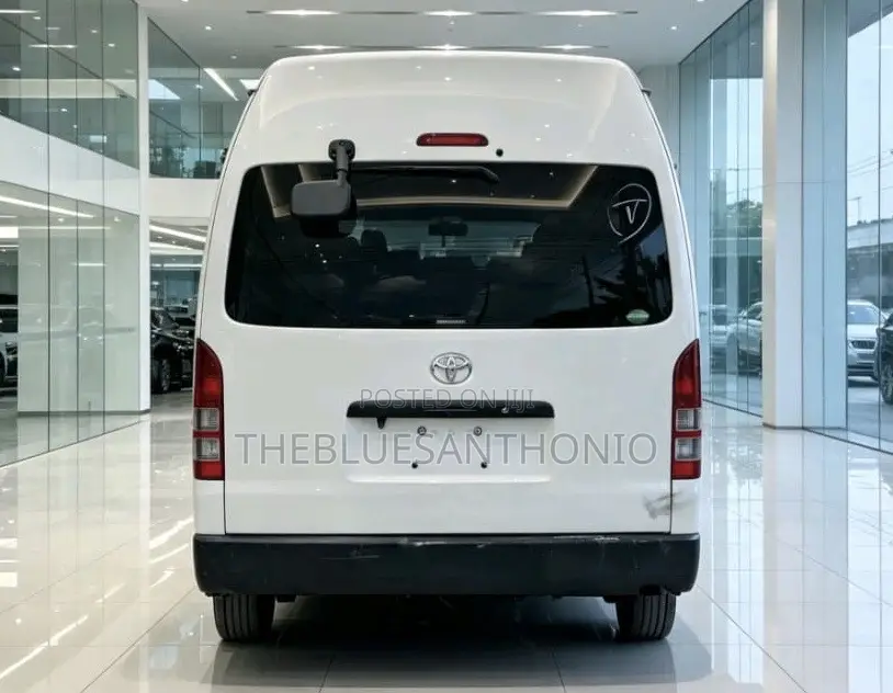Toyota HiAce 2013 White