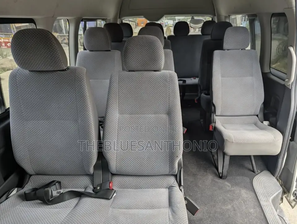 Toyota HiAce 2013 White