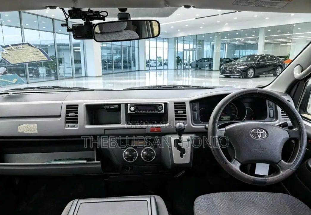 Toyota HiAce 2013 White