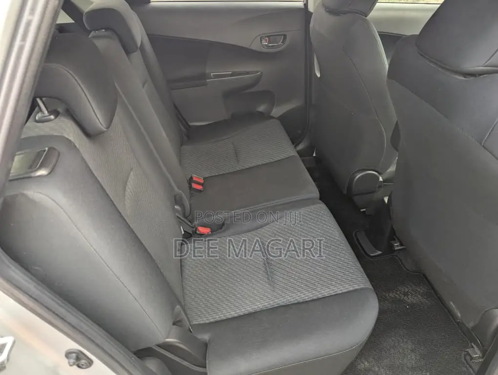 Toyota Ractis 2011 Silver
