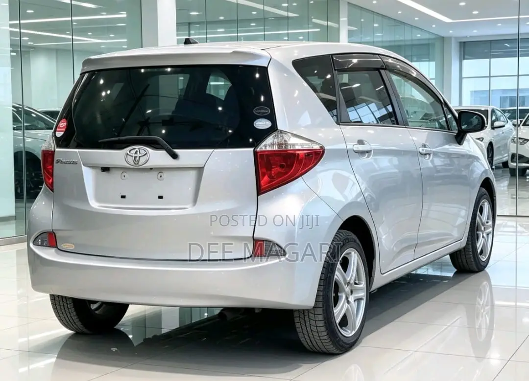 Toyota Ractis 2011 Silver