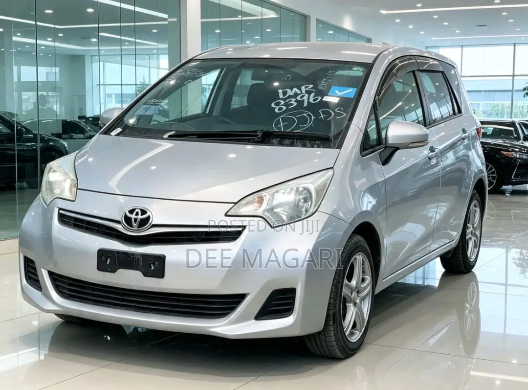 Toyota Ractis 2011 Silver