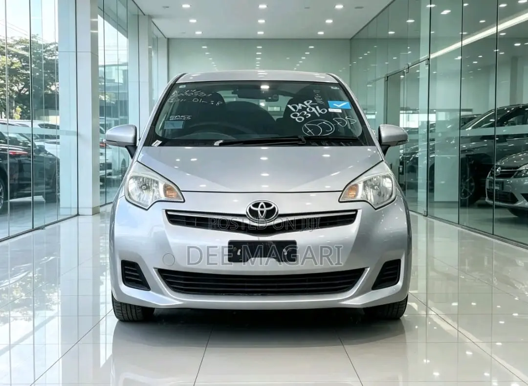 Toyota Ractis 2011 Silver