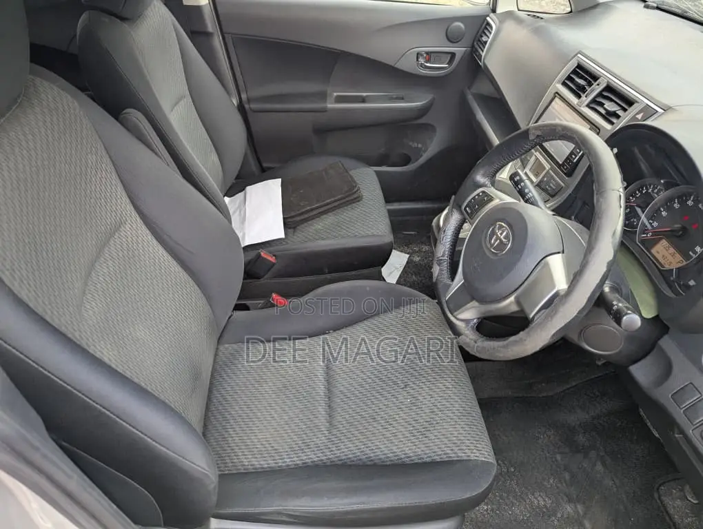 Toyota Ractis 2011 Silver