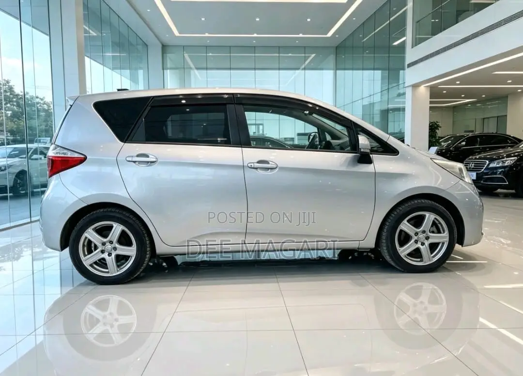 Toyota Ractis 2011 Silver