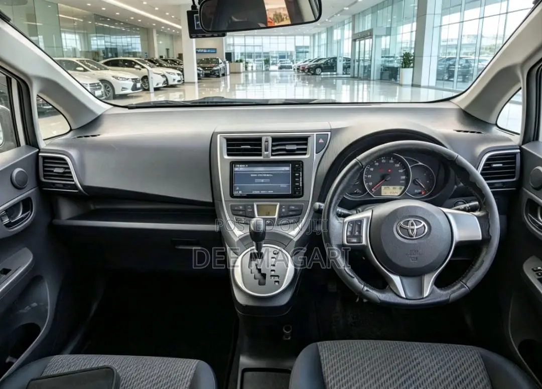 Toyota Ractis 2011 Silver