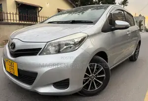 Toyota Vitz 2012 Silver