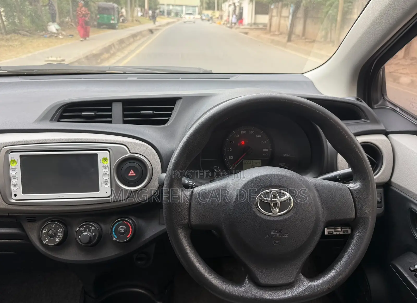 Toyota Vitz 2012 Silver