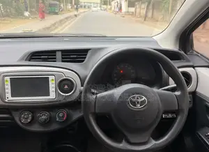Toyota Vitz 2012 Silver