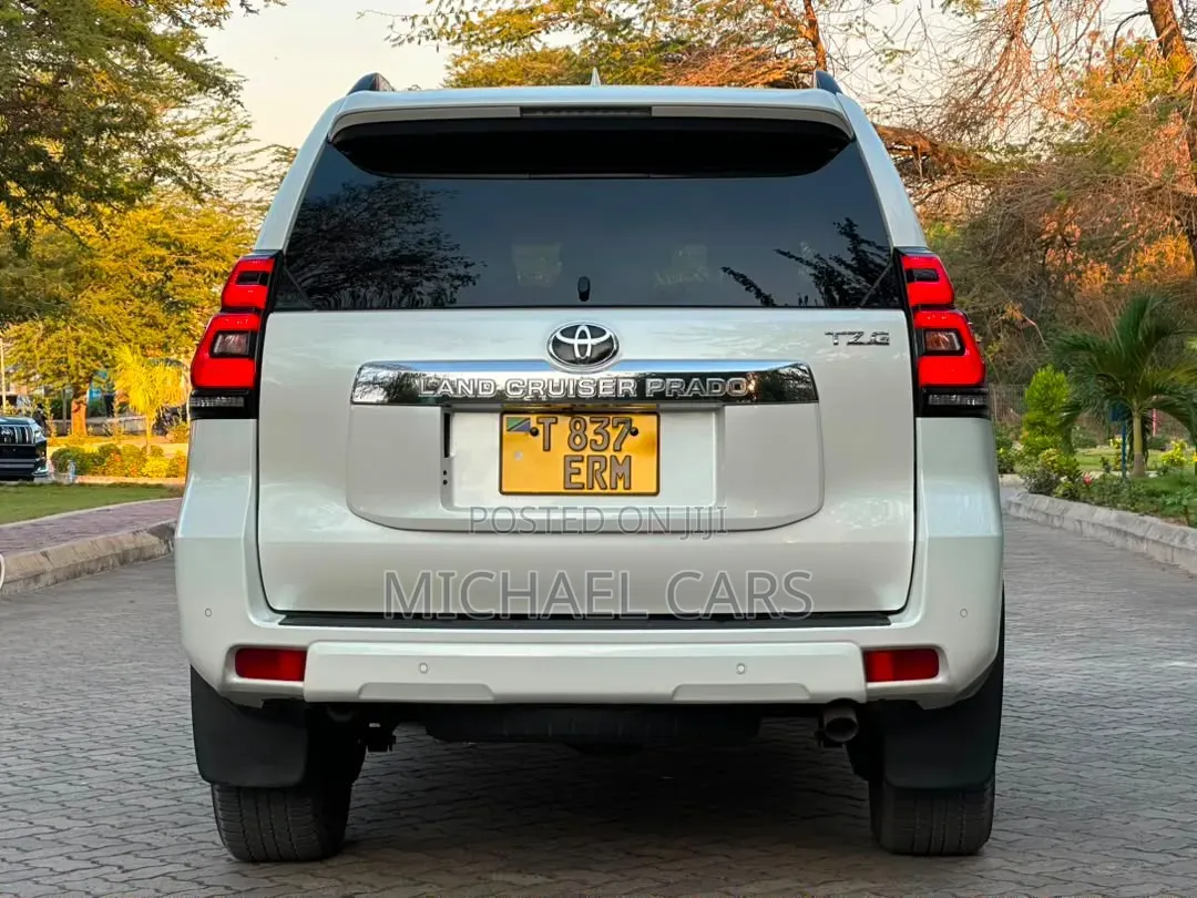 Toyota Land Cruiser 2018 White