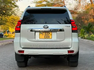 Toyota Land Cruiser 2018 White