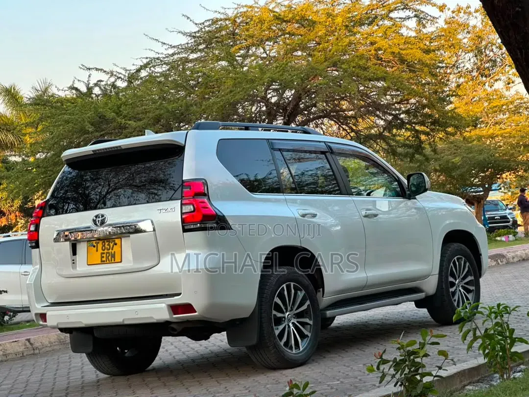Toyota Land Cruiser 2018 White