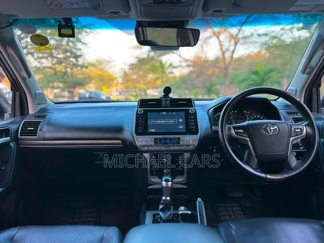 Toyota Land Cruiser 2018 White