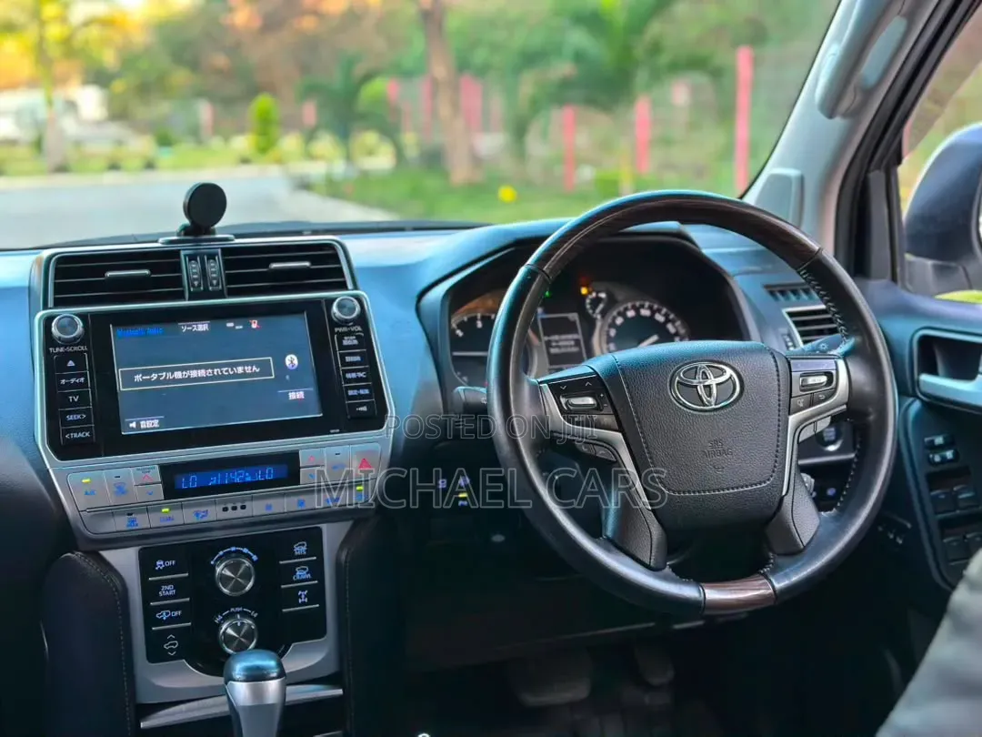 Toyota Land Cruiser 2018 White