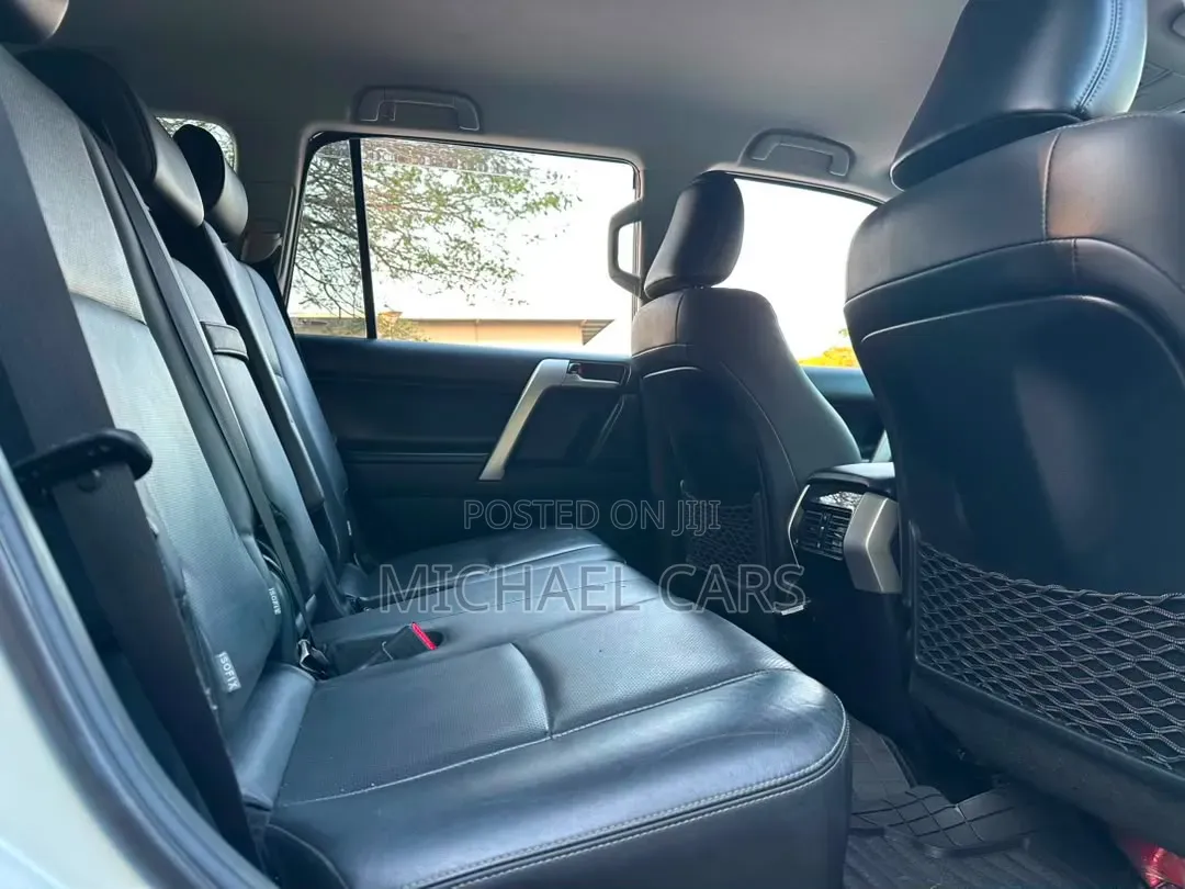 Toyota Land Cruiser 2018 White