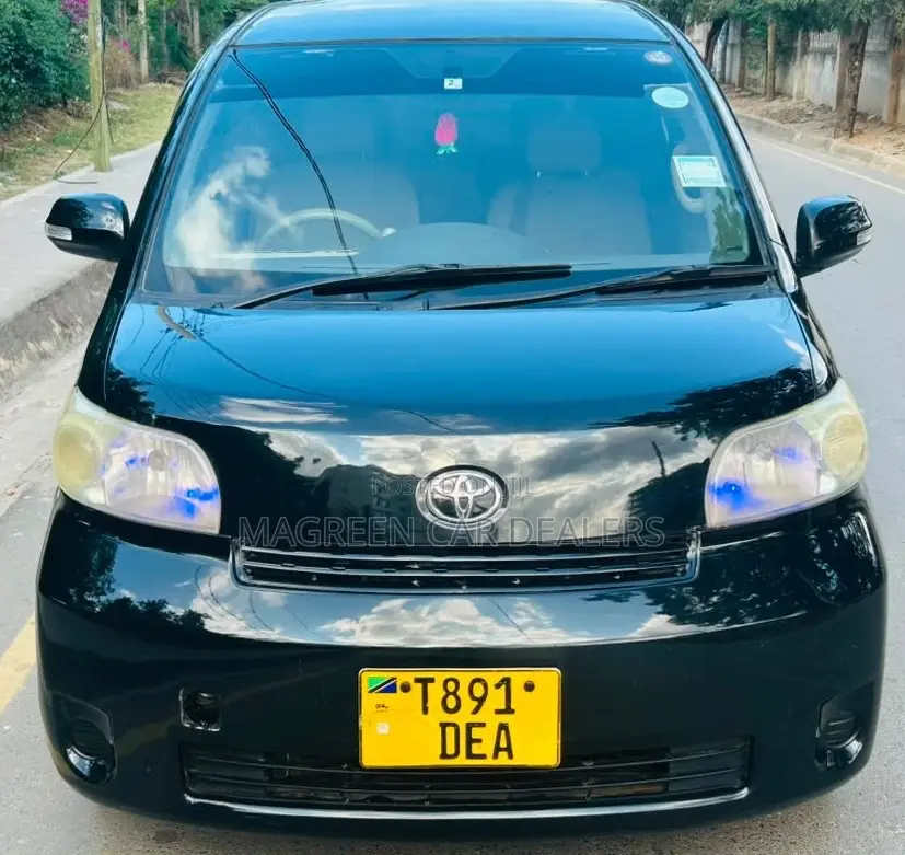 Toyota Porte 2005 Black