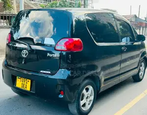 Toyota Porte 2005 Black