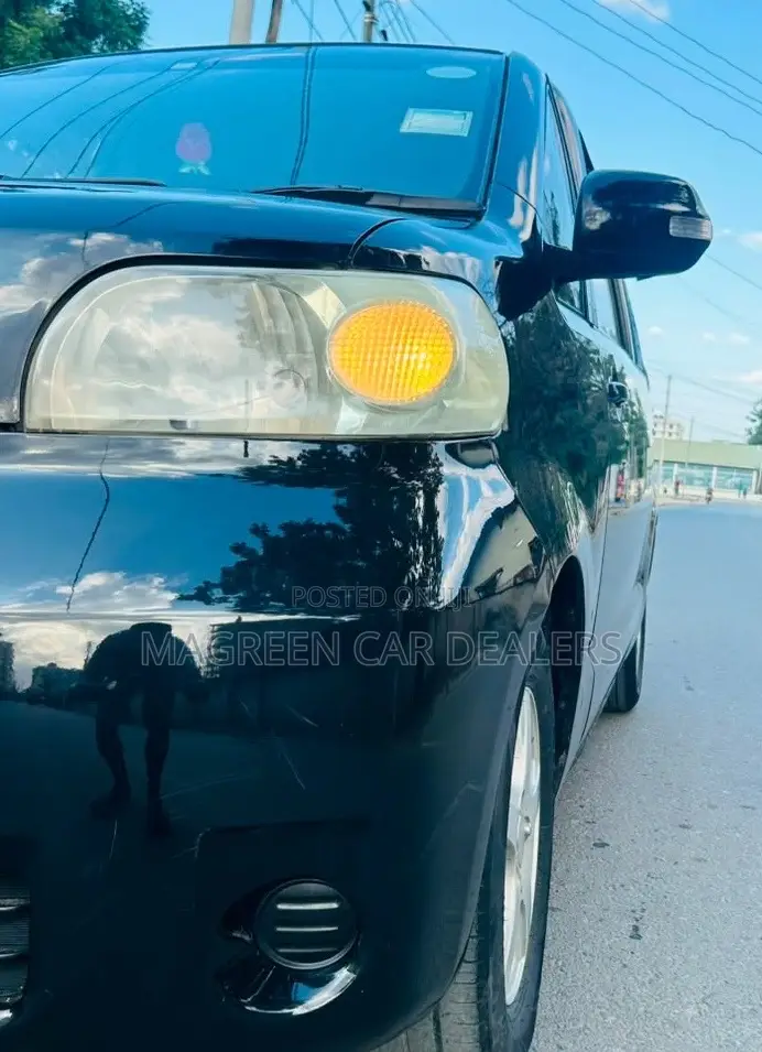 Toyota Porte 2005 Black
