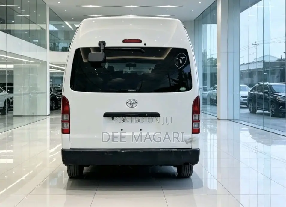 Toyota Quantum 2012 White