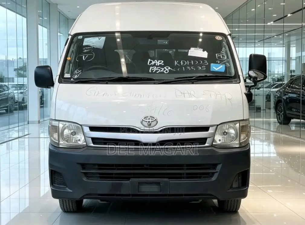 Toyota Quantum 2012 White