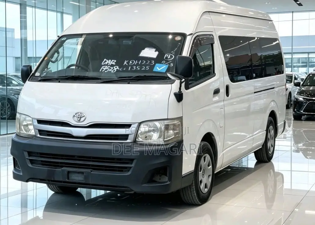 Toyota Quantum 2012 White