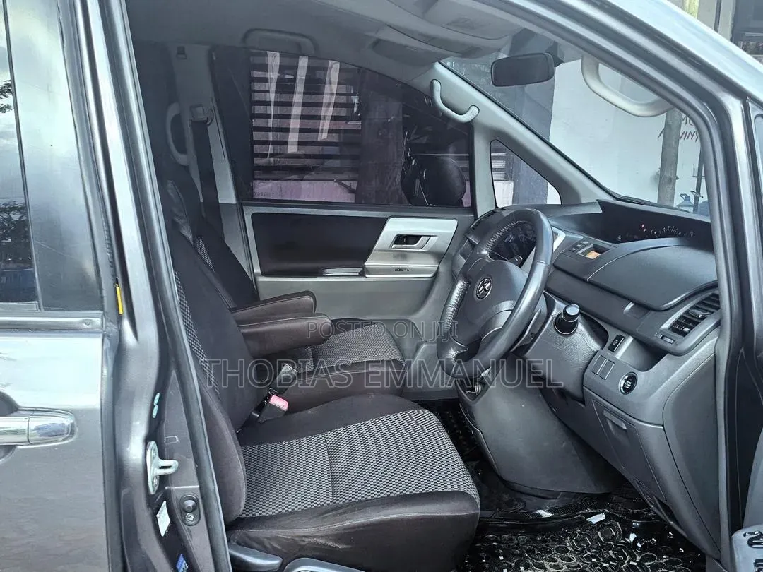 Toyota Noah 2008 Gray