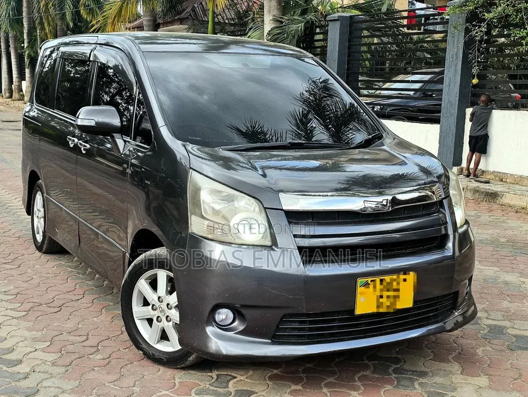 Toyota Noah 2008 Gray