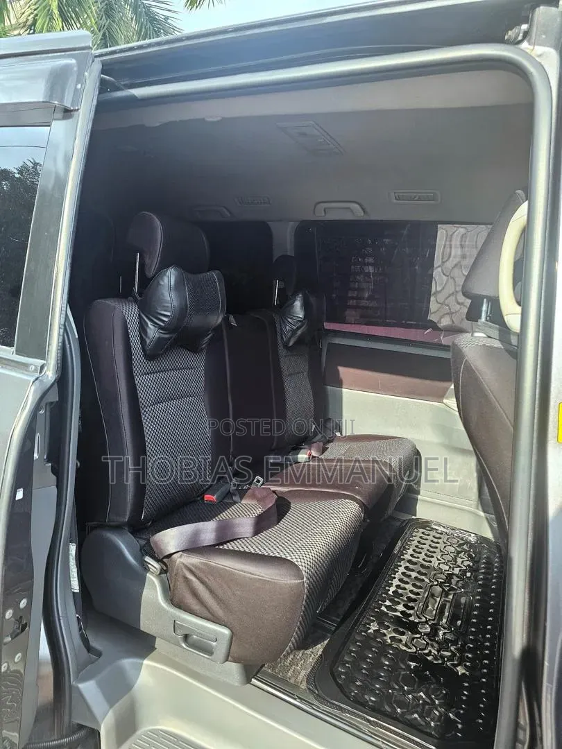 Toyota Noah 2008 Gray