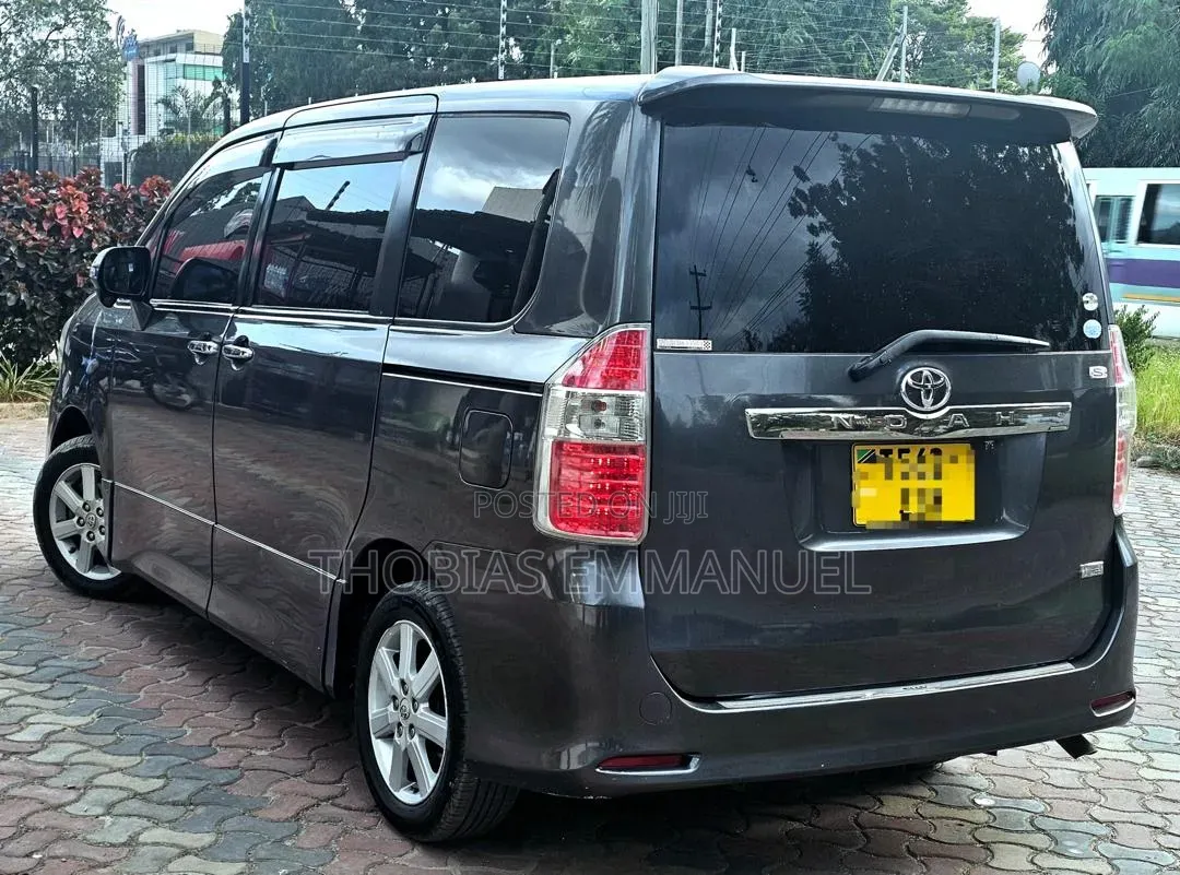 Toyota Noah 2008 Gray