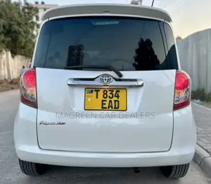 Toyota Ractis 2009 White