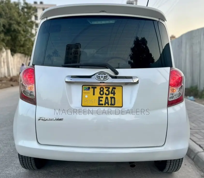 Toyota Ractis 2009 White