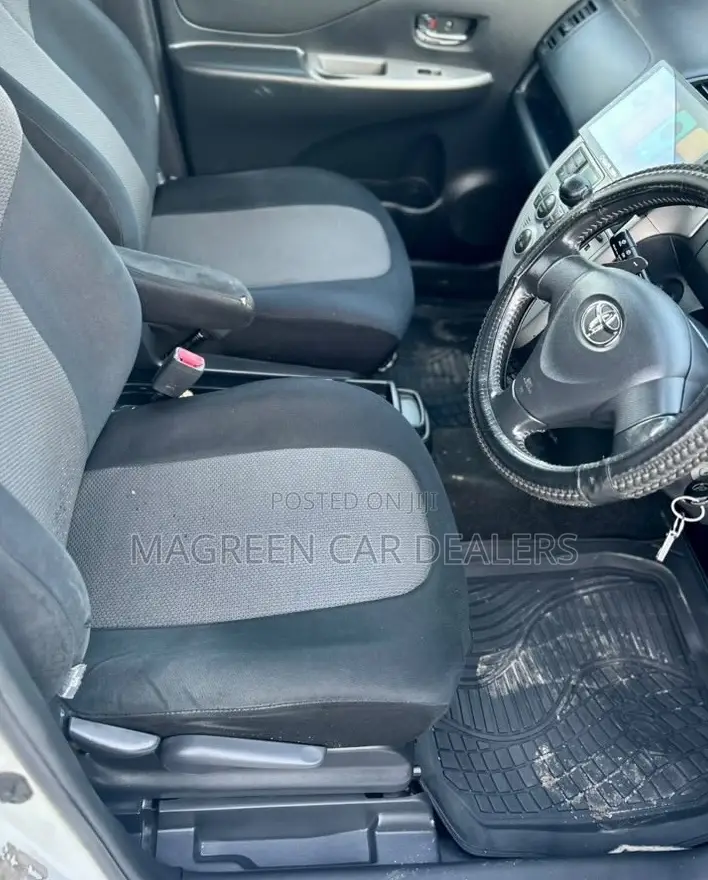 Toyota Ractis 2009 White