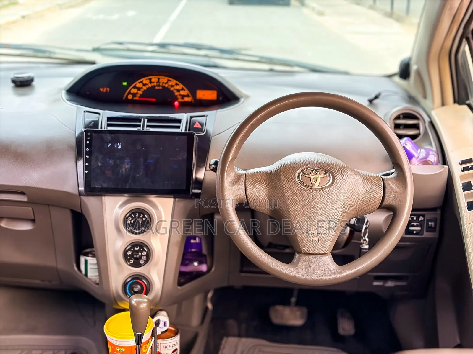 Toyota Vitz 2009 White