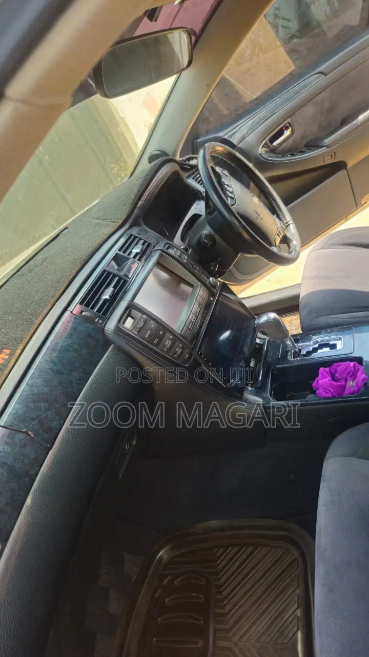 Toyota Crown 2004 Silver
