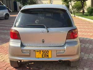 Toyota Vitz 2002 Silver