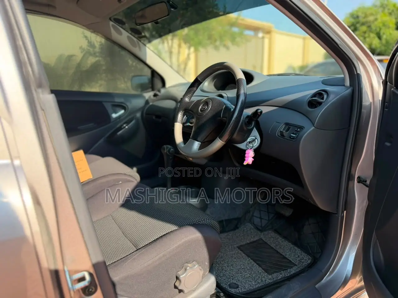 Toyota Vitz 2002 Silver