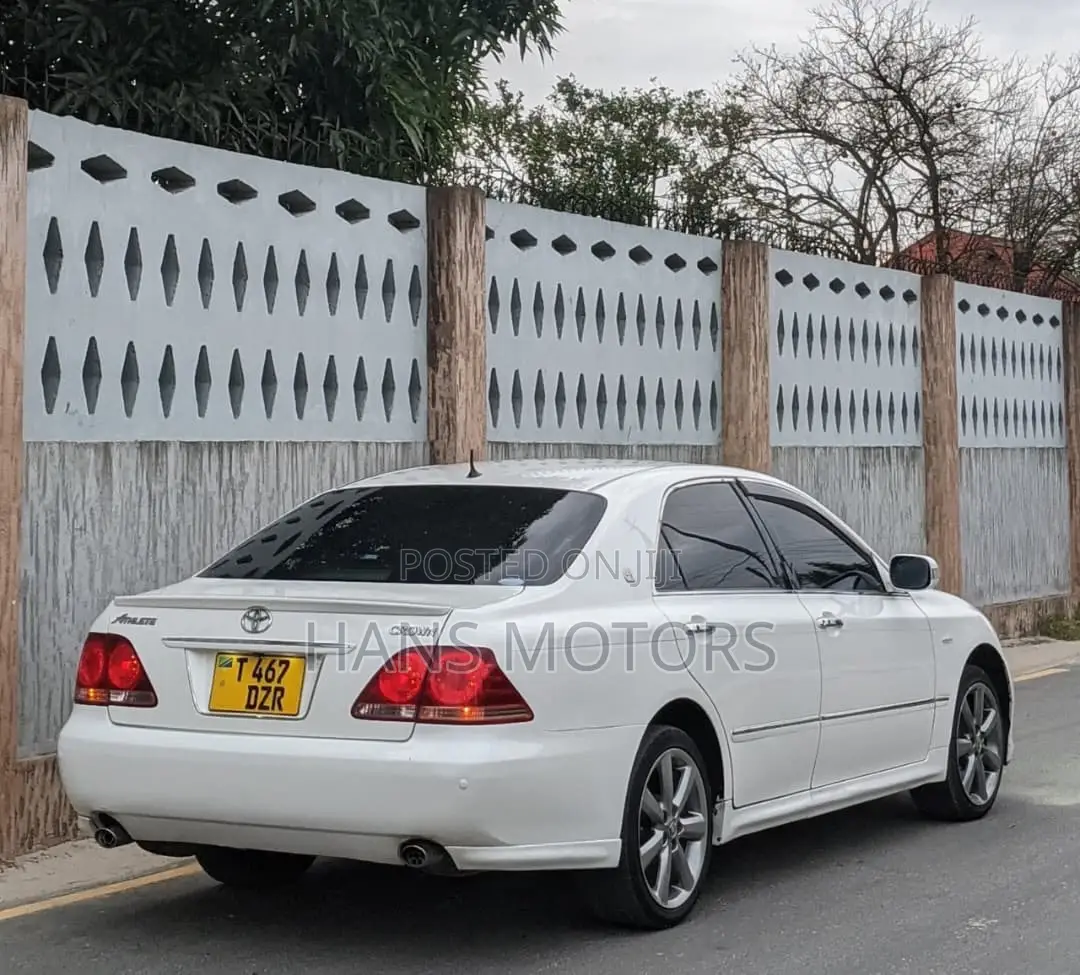 Toyota Crown 2006 White