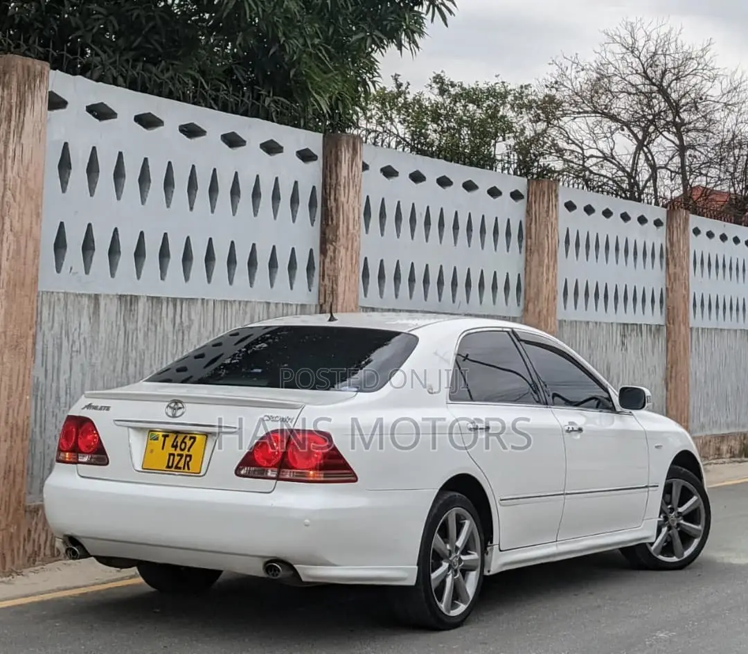 Toyota Crown 2006 White