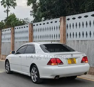 Toyota Crown 2006 White