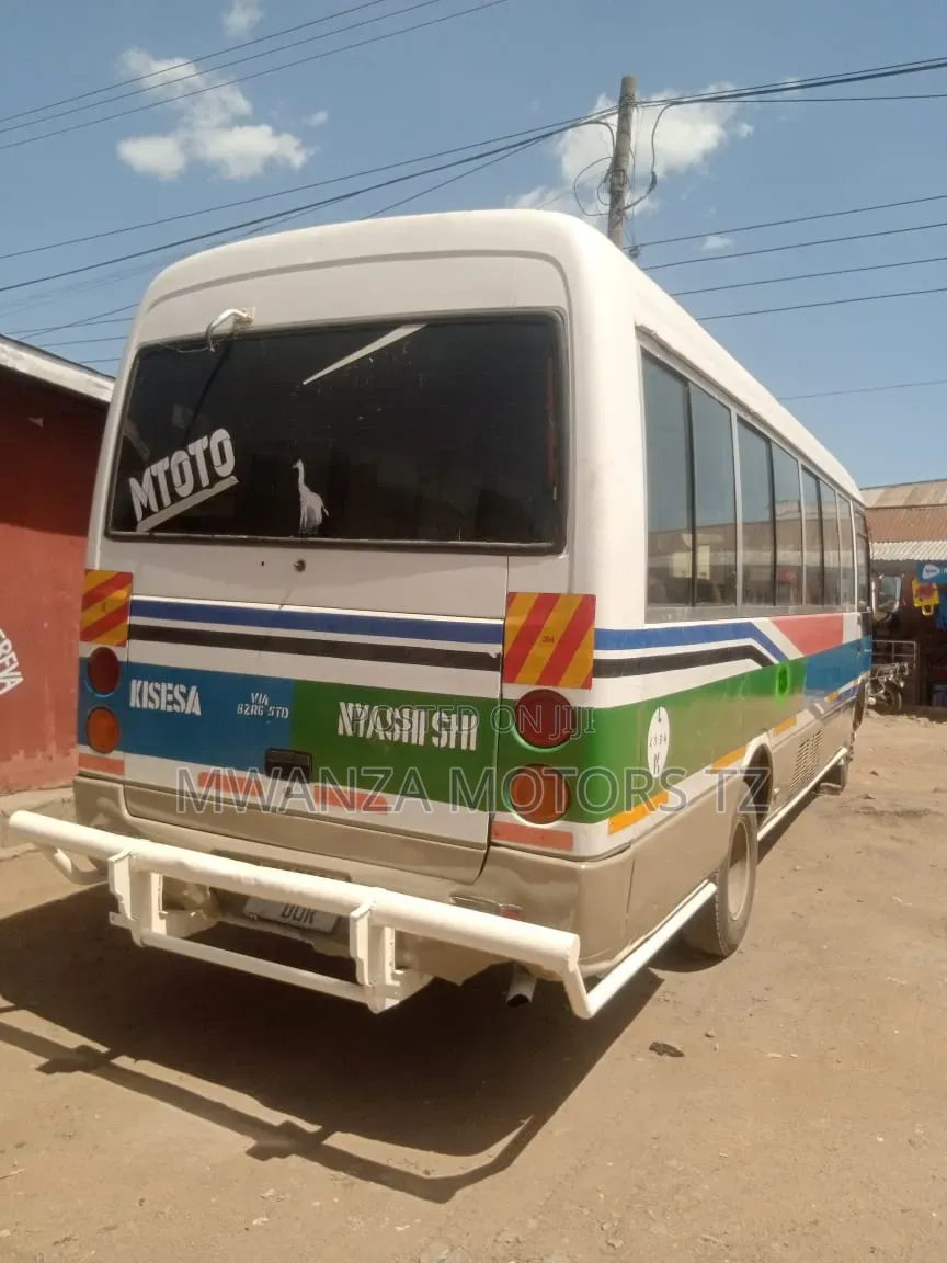 Mitsubishi Fuso Rosa 2007 White