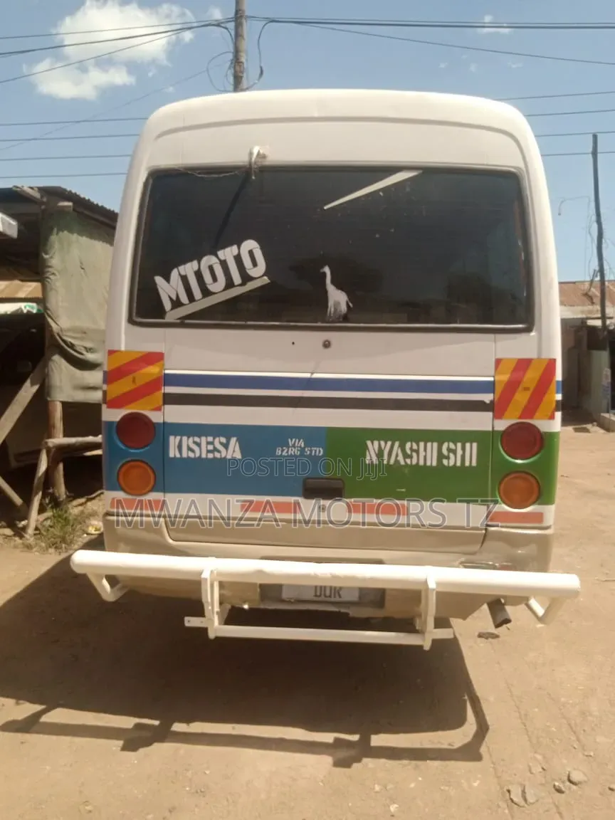 Mitsubishi Fuso Rosa 2007 White