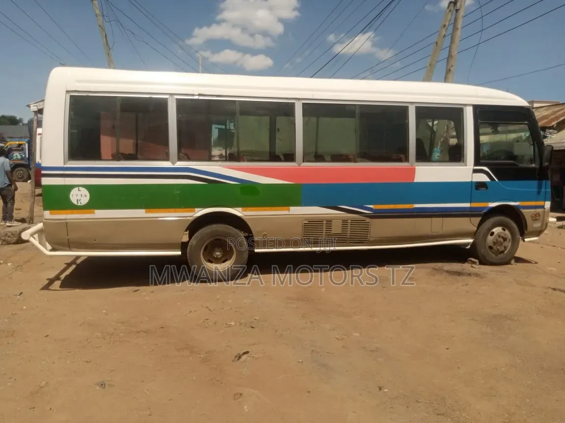 Mitsubishi Fuso Rosa 2007 White