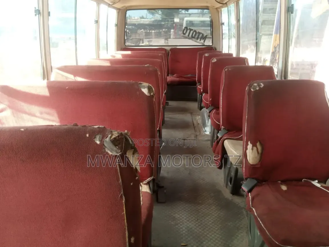 Mitsubishi Fuso Rosa 2007 White
